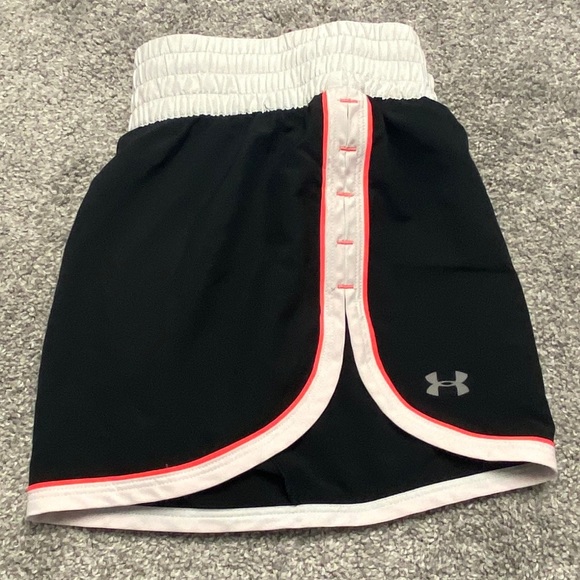 Black & White (w/Pink) Under Armour Workout Shorts, M - Picture 2 of 12